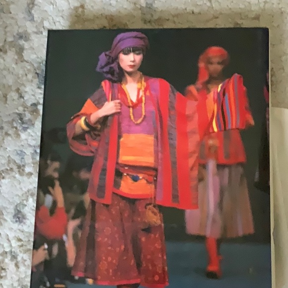 Coffee table book - Picture 5 of 6